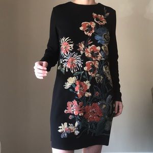Long sleeved dress with floral pattern